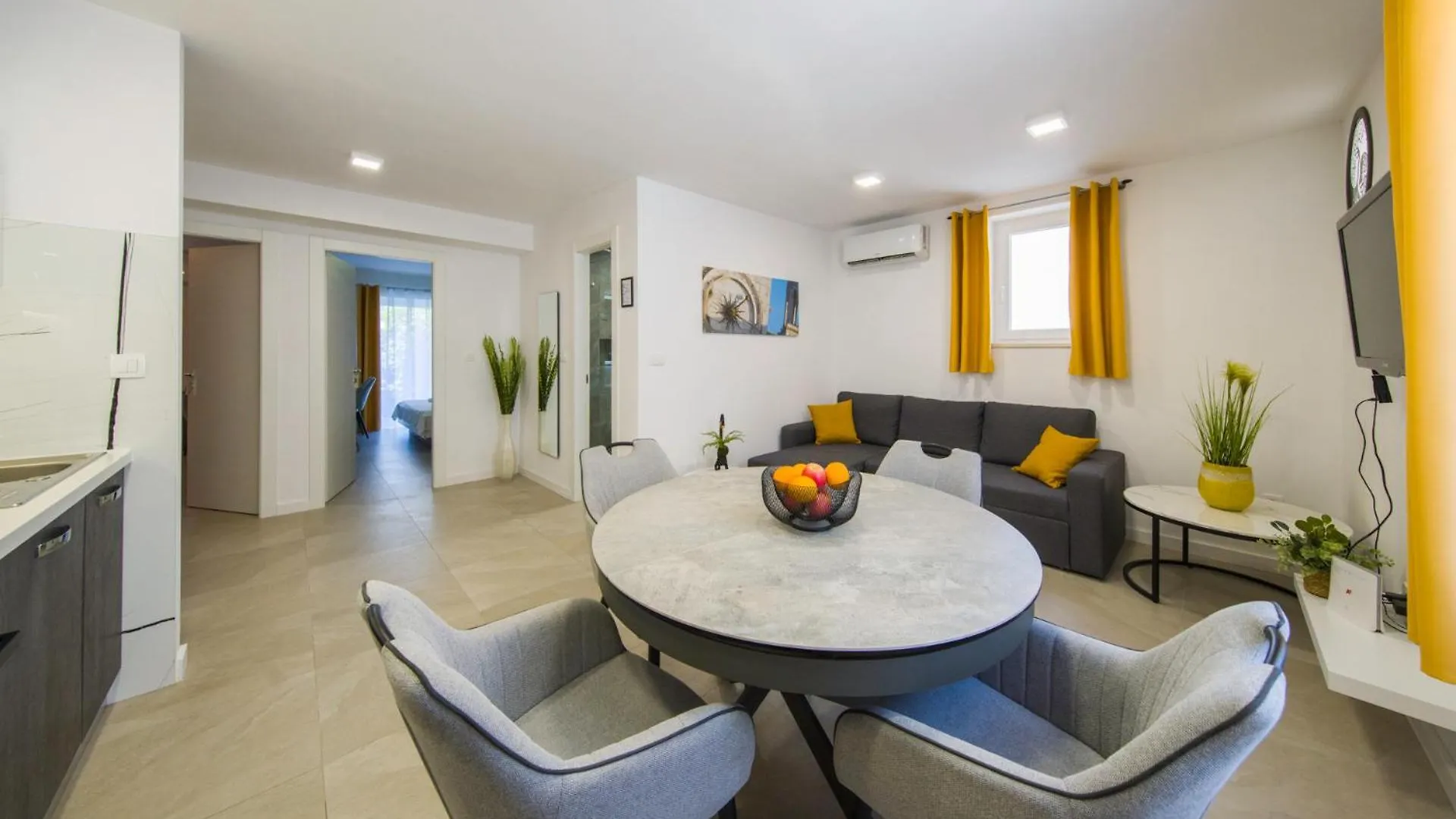 A-More Apartment Split