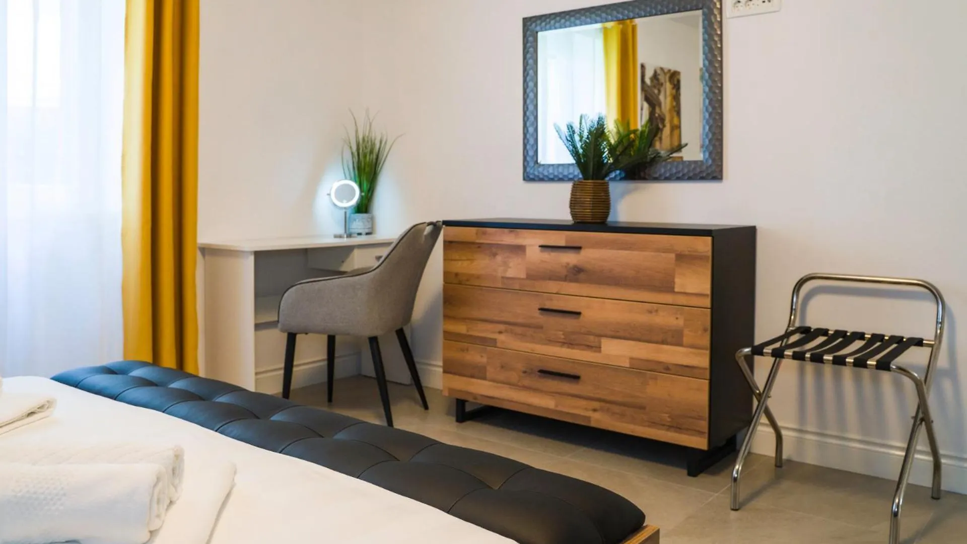 A-More Apartment Split