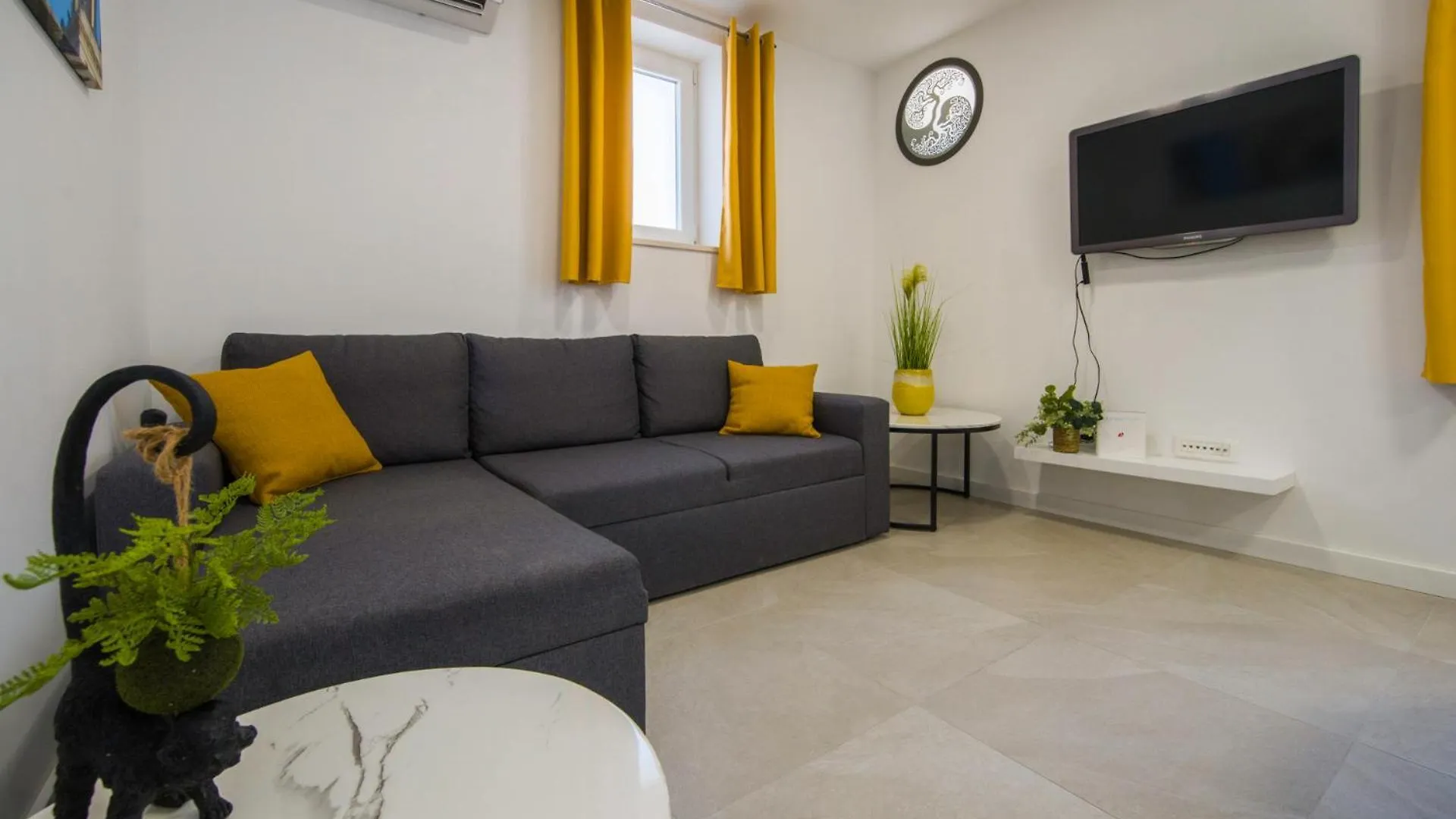 A-More Apartment Split