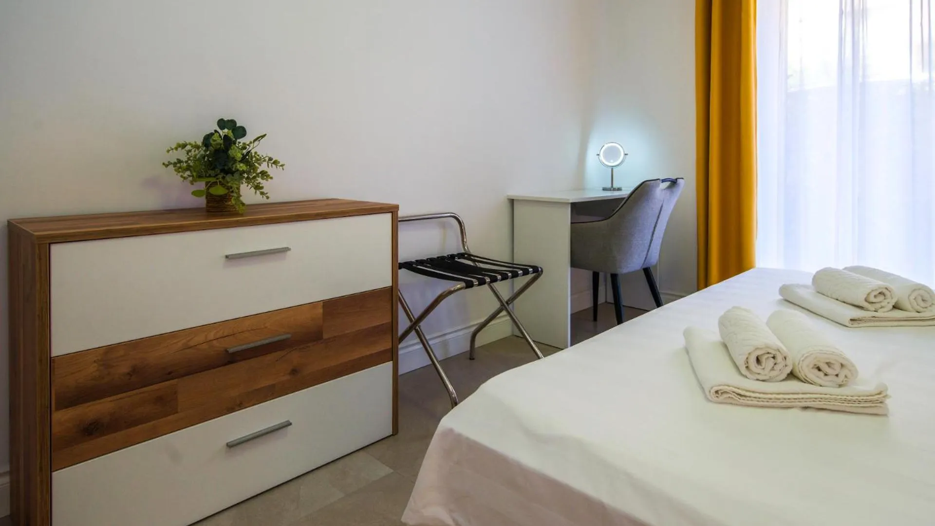 A-More Apartment Split