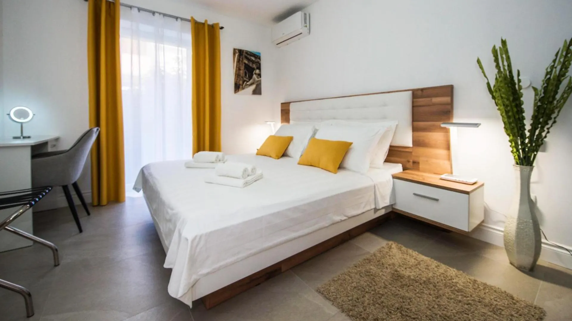 A-More Apartment Split
